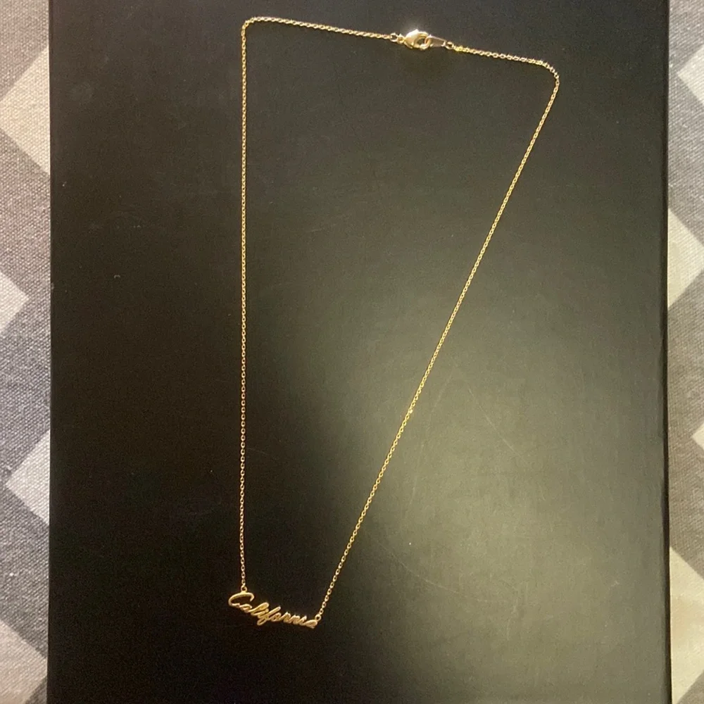 “California” script necklace - Picture 2 of 4